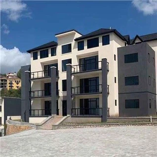 Vinduer i sort aluminium