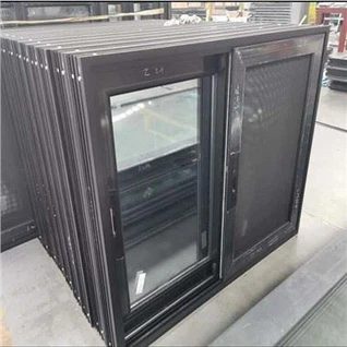 Vinduer med svart metallramme